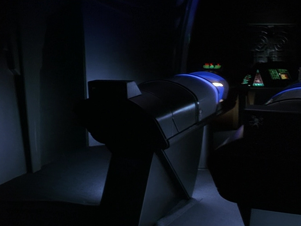 extant_StarTrek_DS9_5x24-EmpokNor_02078.jpg