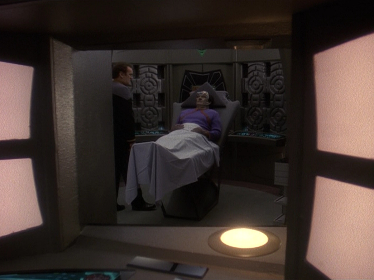 extant_StarTrek_DS9_5x24-EmpokNor_03637.jpg