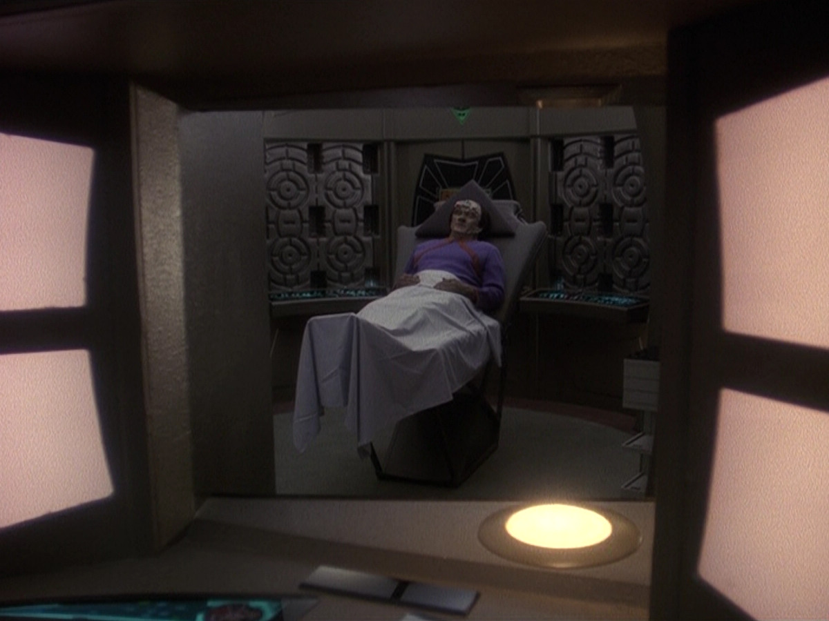 extant_StarTrek_DS9_5x24-EmpokNor_03751.jpg