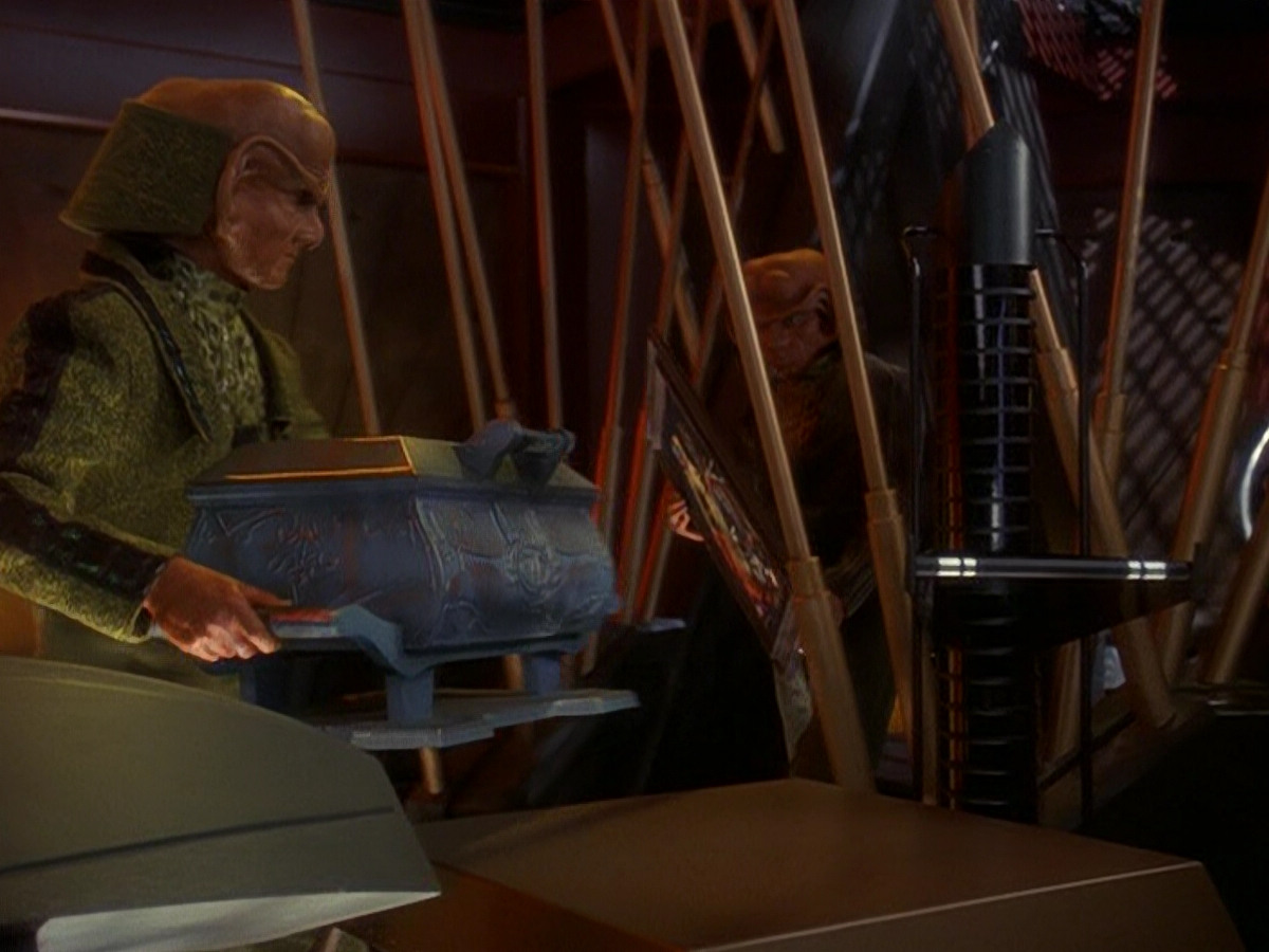 extant_StarTrek_DS9_5x25-InTheCards_01105.jpg