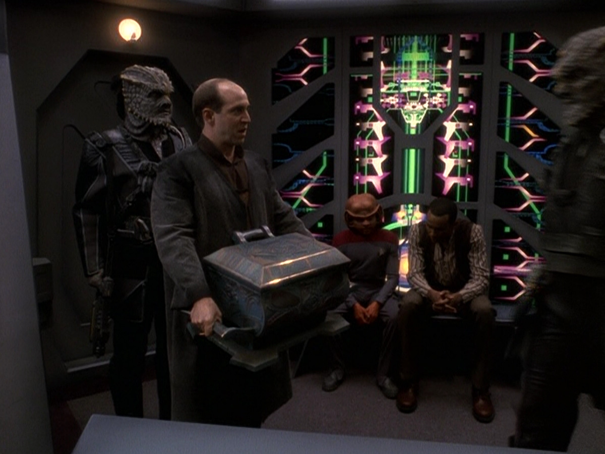 extant_StarTrek_DS9_5x25-InTheCards_03419.jpg