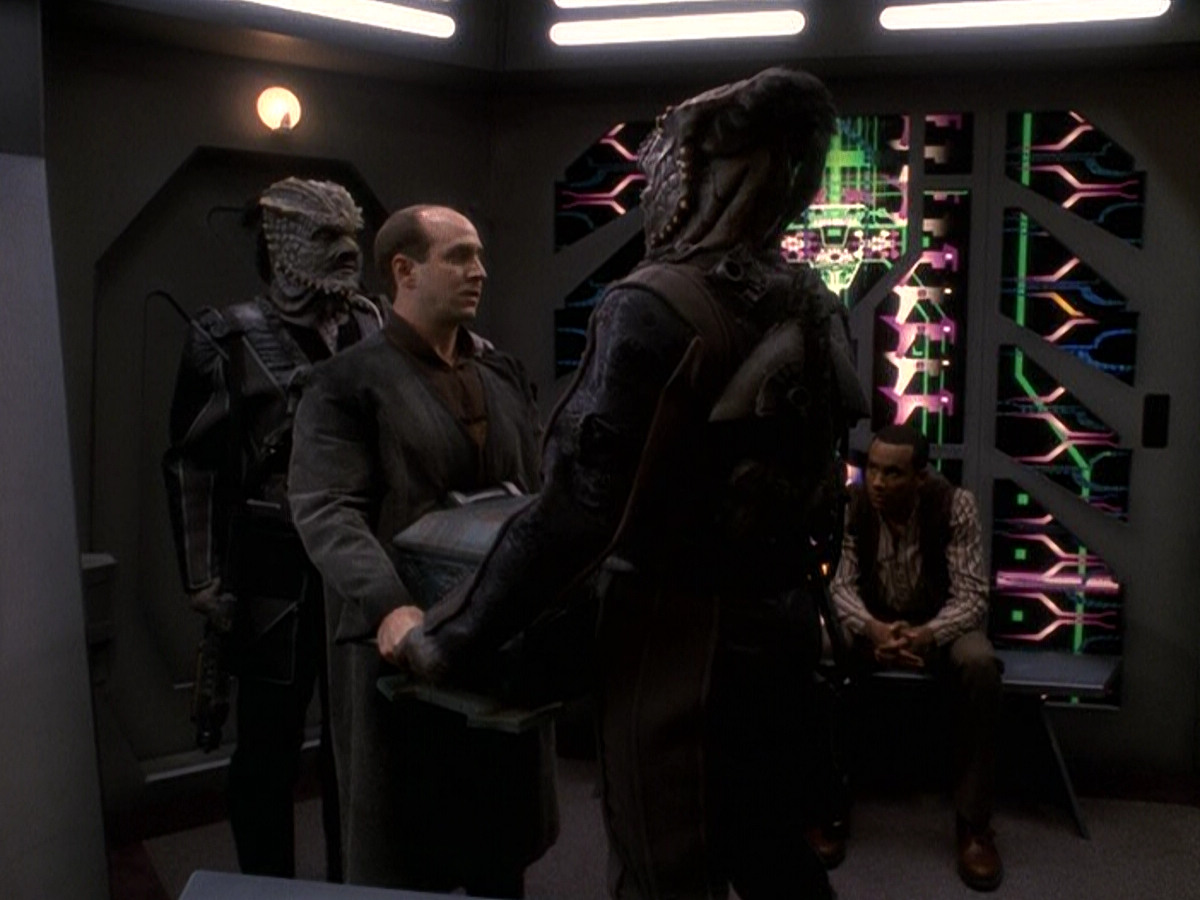 extant_StarTrek_DS9_5x25-InTheCards_03422.jpg