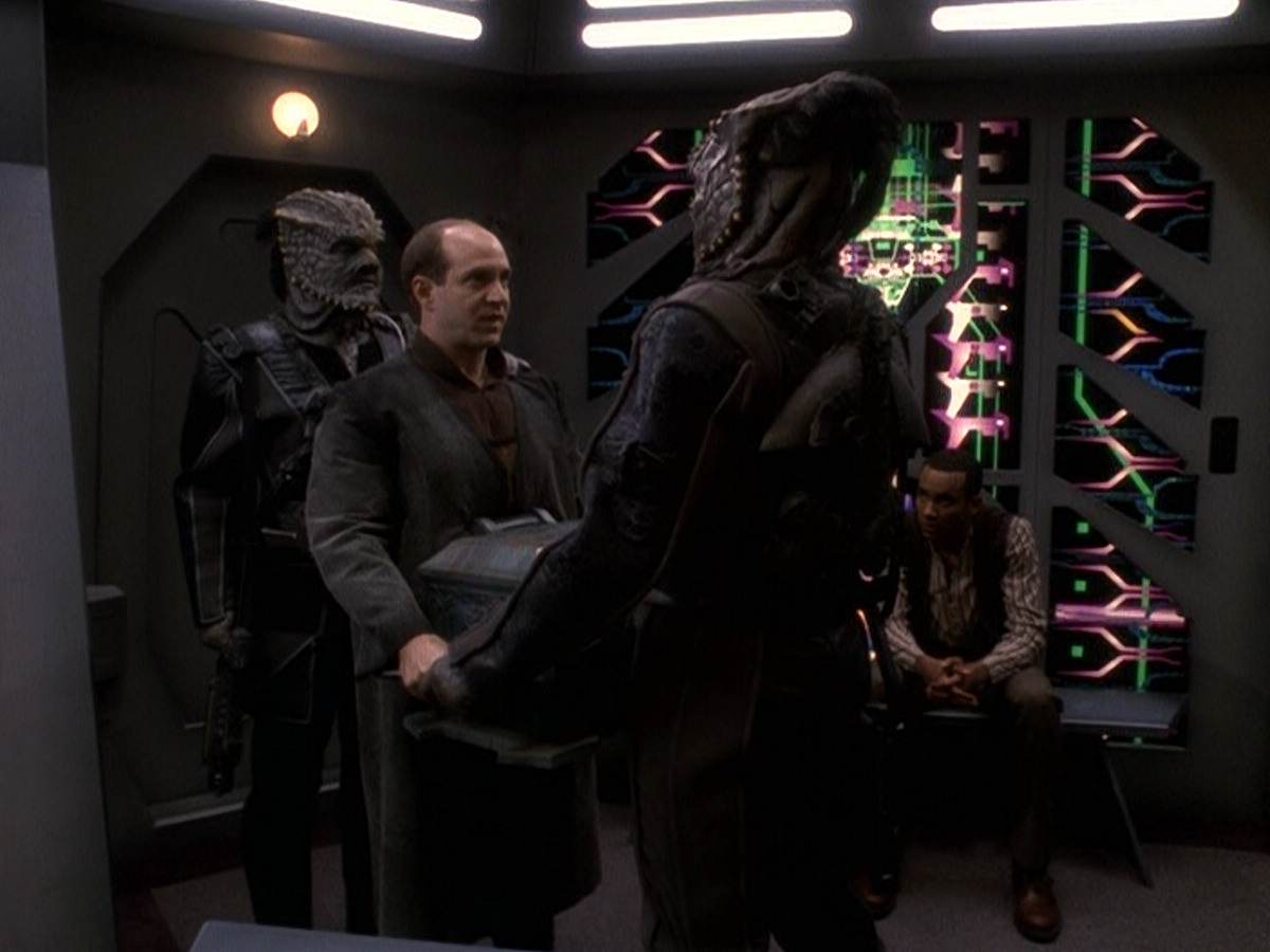 extant_StarTrek_DS9_5x25-InTheCards_03425.jpg