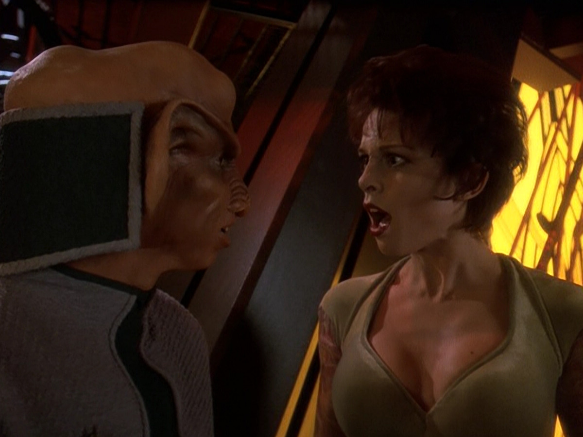 extant_StarTrek_DS9_5x26-CallToArms_00037.jpg