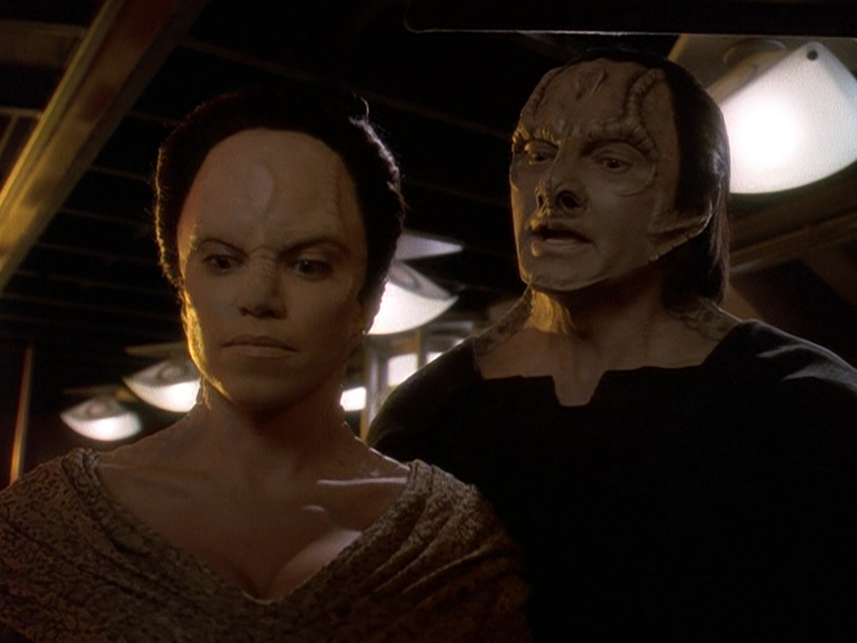 extant_StarTrek_DS9_5x26-CallToArms_00042.jpg