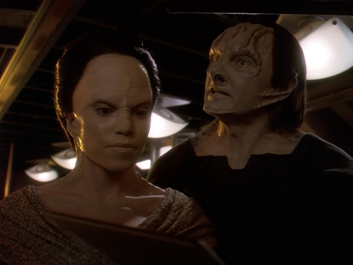 extant_StarTrek_DS9_5x26-CallToArms_00043.jpg