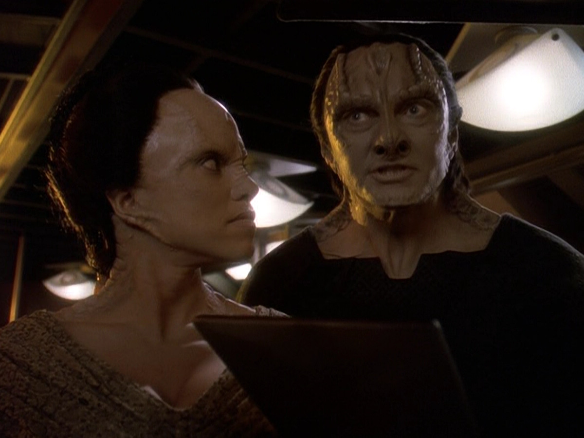 extant_StarTrek_DS9_5x26-CallToArms_00048.jpg