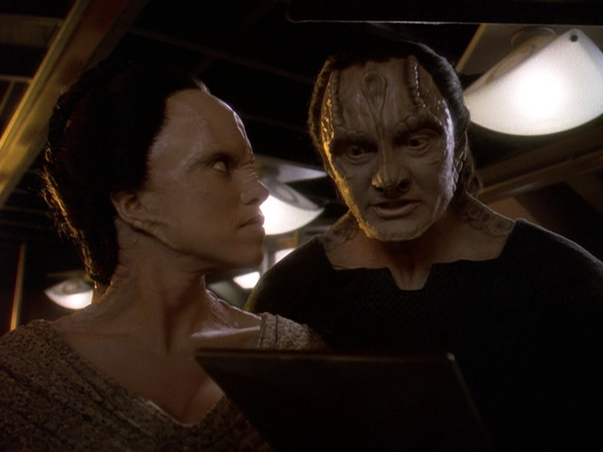 extant_StarTrek_DS9_5x26-CallToArms_00049.jpg
