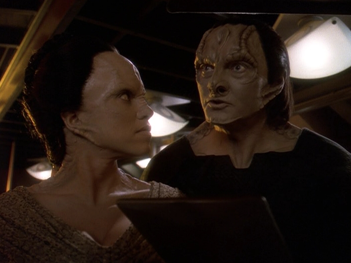 extant_StarTrek_DS9_5x26-CallToArms_00050.jpg