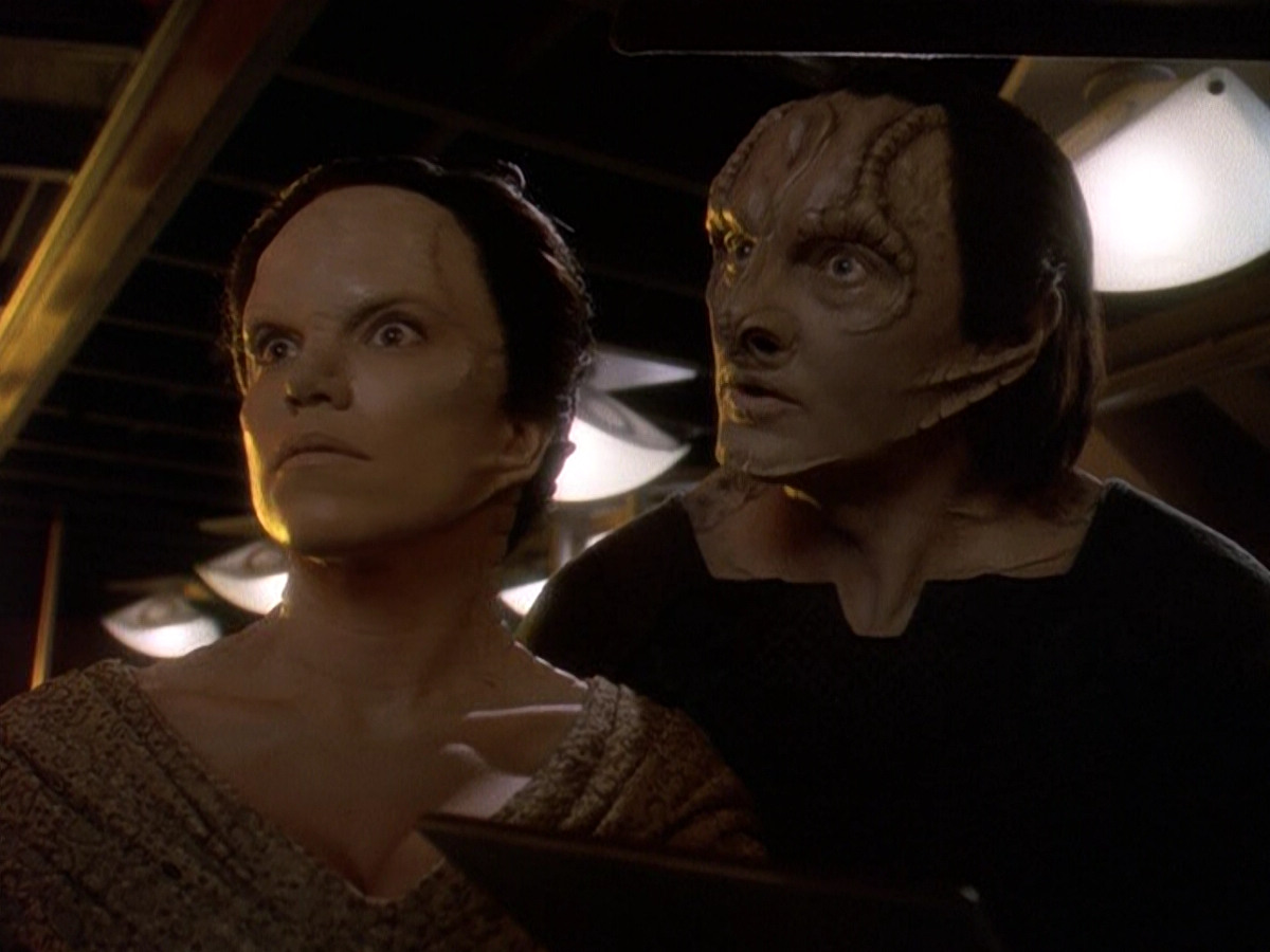 extant_StarTrek_DS9_5x26-CallToArms_00056.jpg