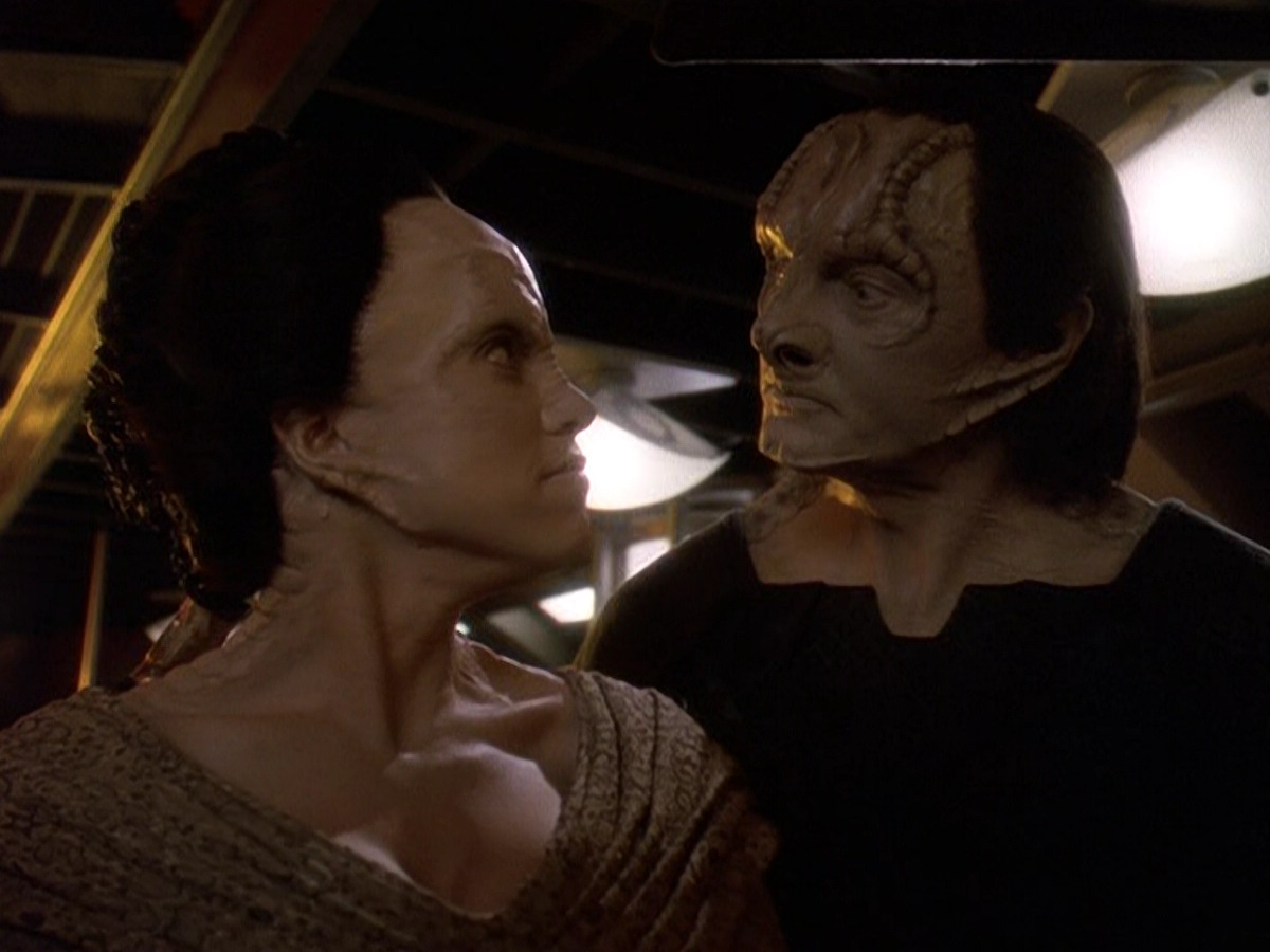extant_StarTrek_DS9_5x26-CallToArms_00073.jpg