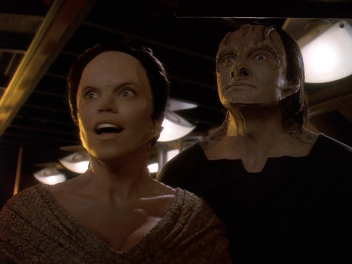 extant_StarTrek_DS9_5x26-CallToArms_00076.jpg