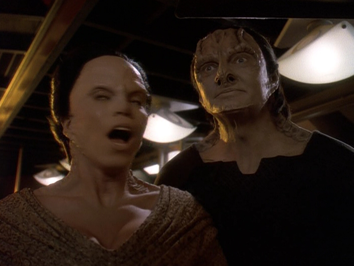 extant_StarTrek_DS9_5x26-CallToArms_00079.jpg