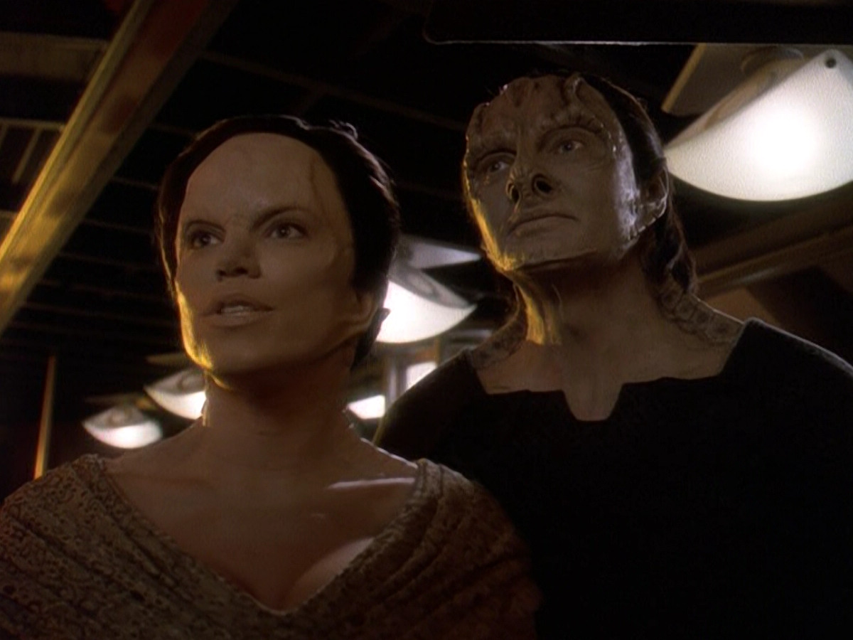 extant_StarTrek_DS9_5x26-CallToArms_00082.jpg