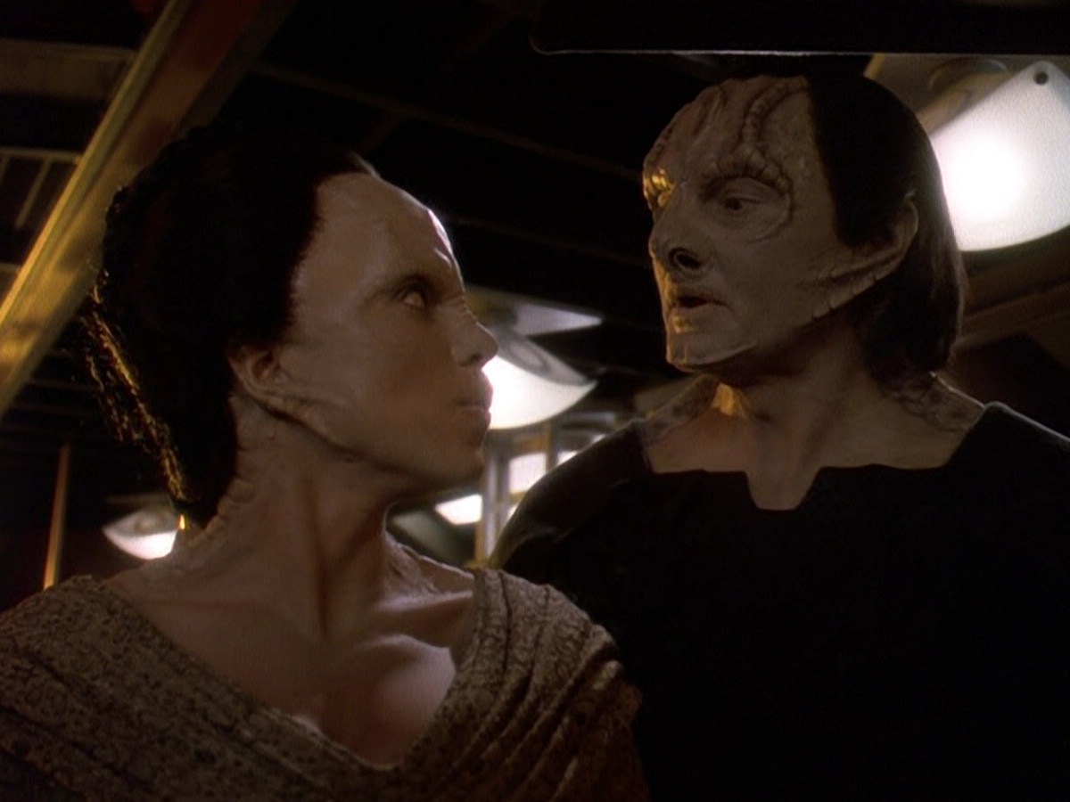extant_StarTrek_DS9_5x26-CallToArms_00085.jpg