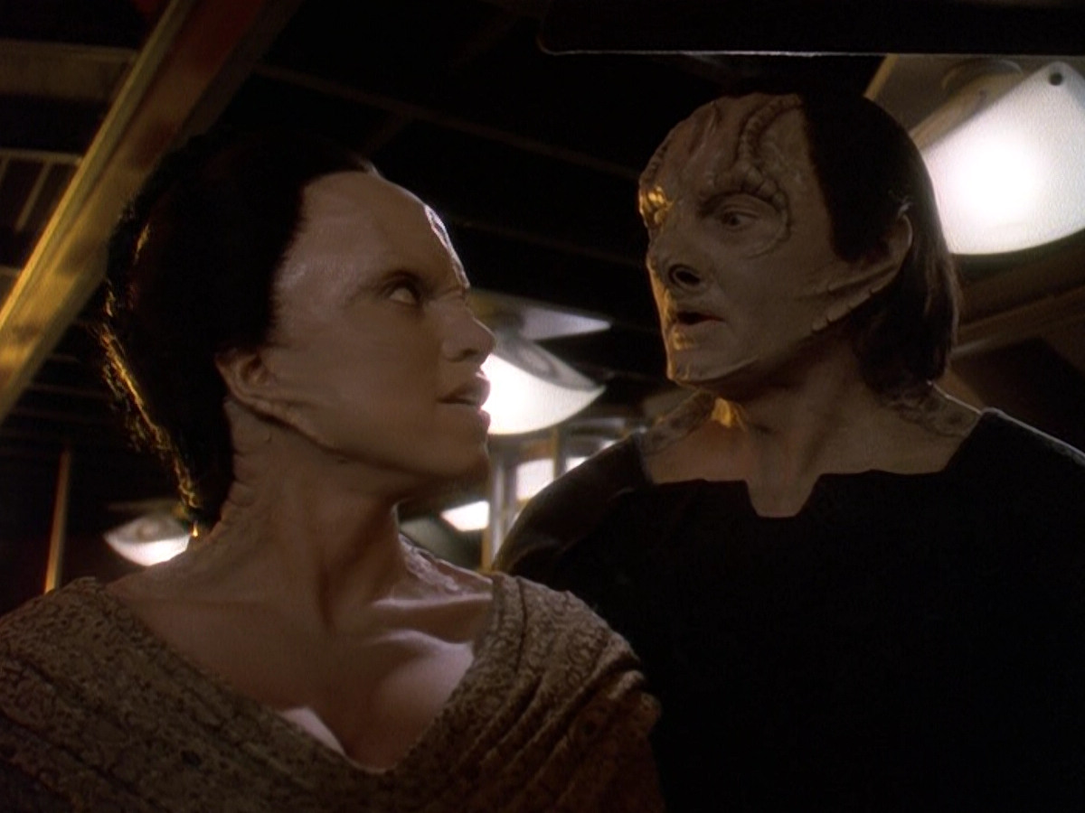 extant_StarTrek_DS9_5x26-CallToArms_00086.jpg