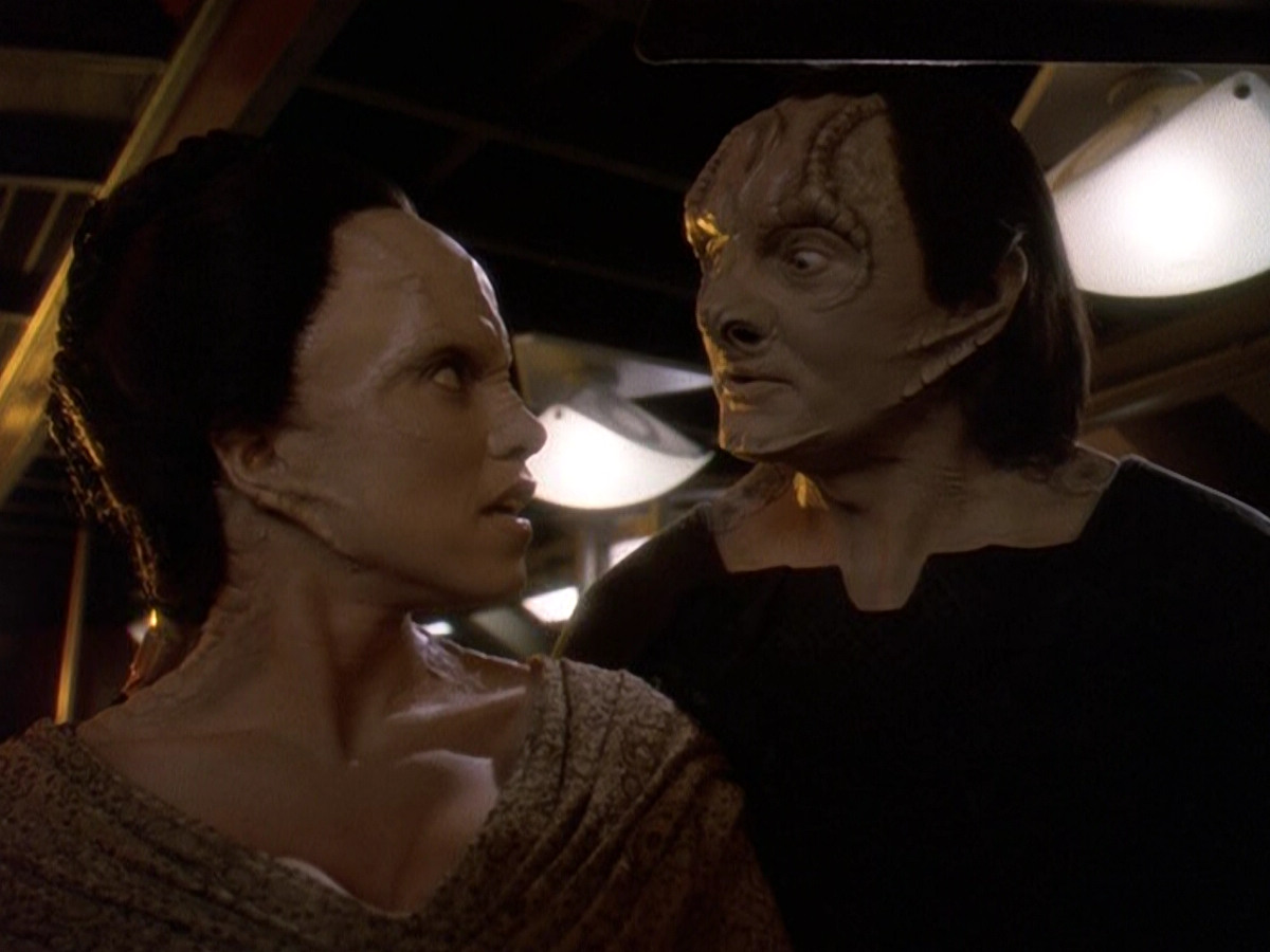 extant_StarTrek_DS9_5x26-CallToArms_00094.jpg