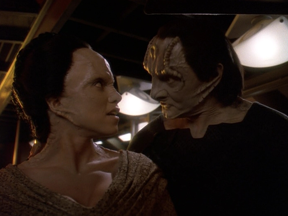 extant_StarTrek_DS9_5x26-CallToArms_00095.jpg