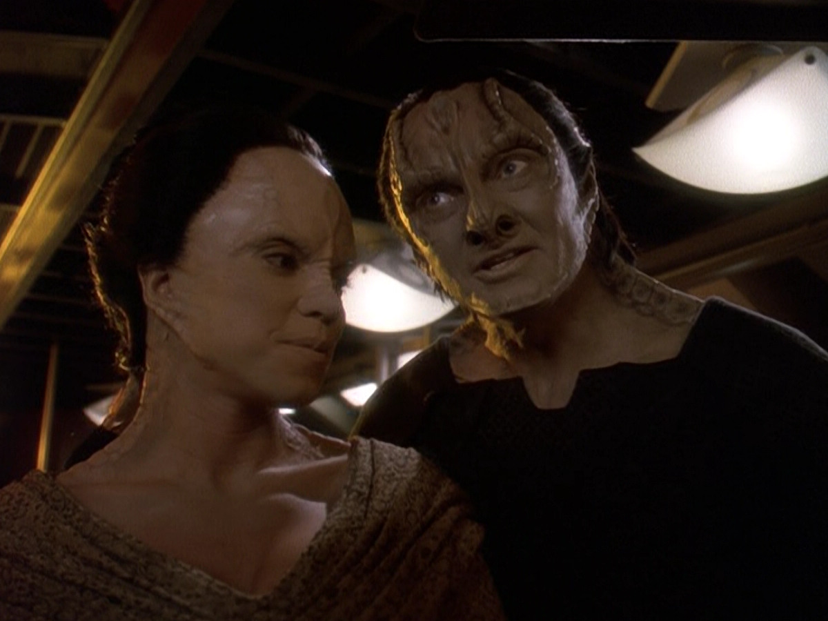extant_StarTrek_DS9_5x26-CallToArms_00097.jpg