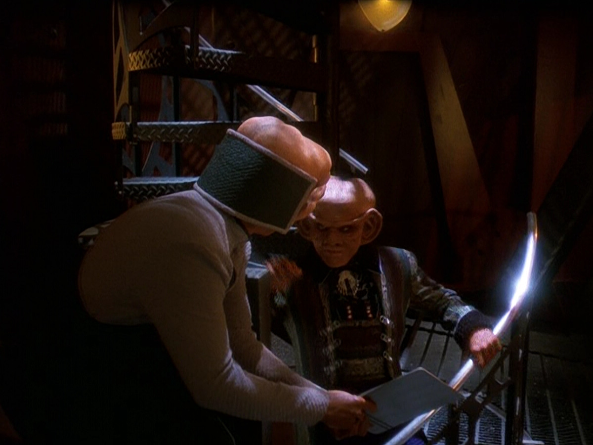 extant_StarTrek_DS9_5x26-CallToArms_00107.jpg