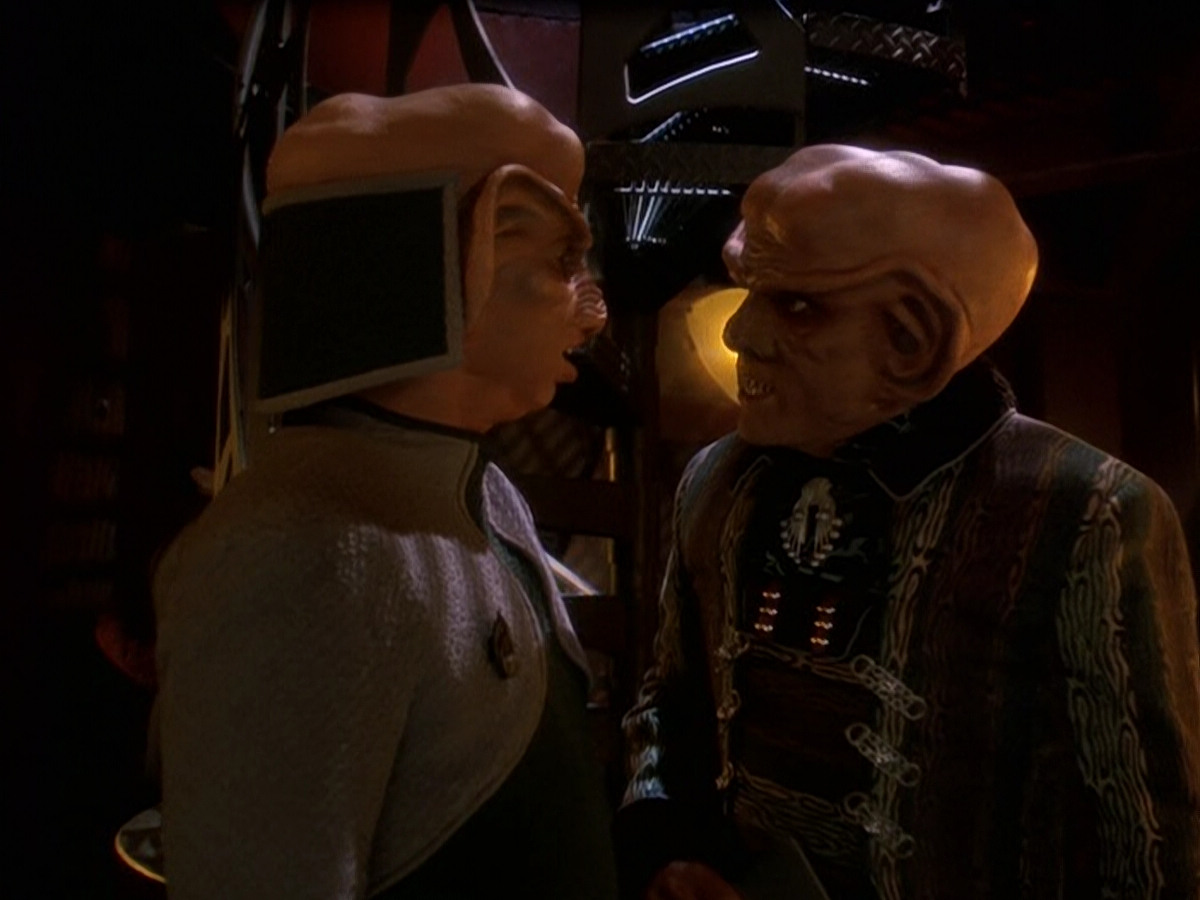 extant_StarTrek_DS9_5x26-CallToArms_00111.jpg