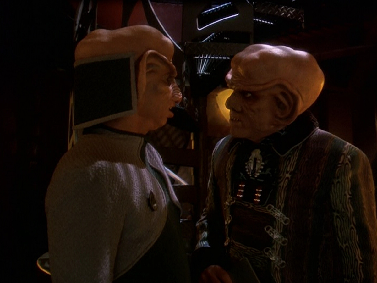 extant_StarTrek_DS9_5x26-CallToArms_00112.jpg