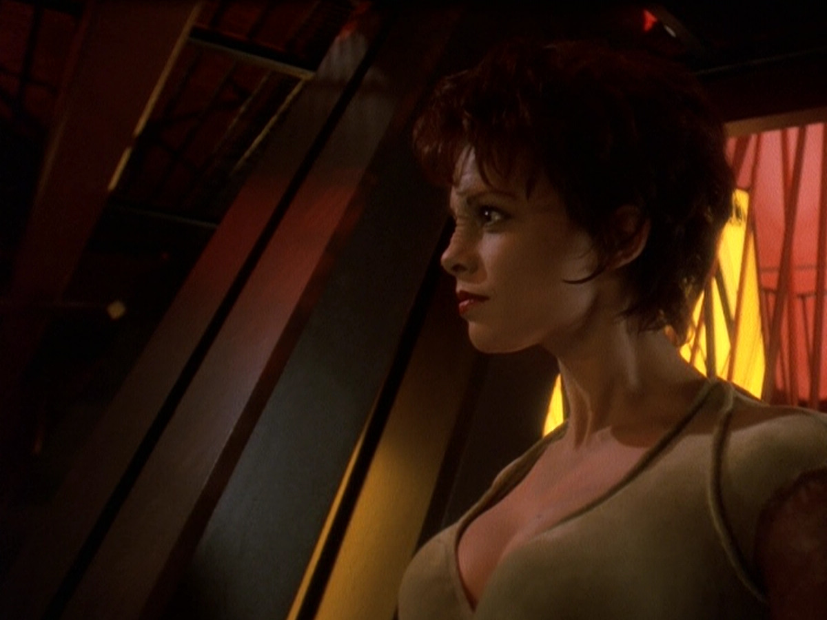 extant_StarTrek_DS9_5x26-CallToArms_00129.jpg