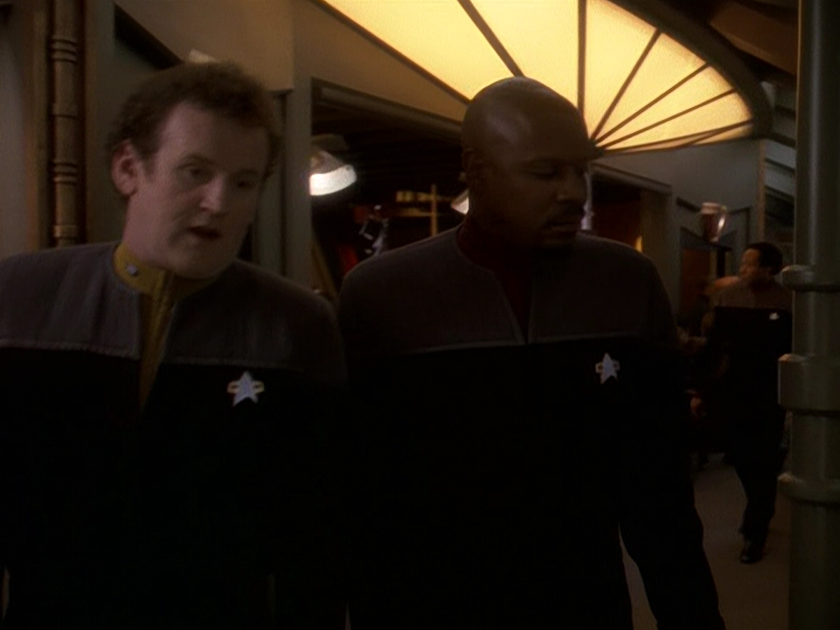 extant_StarTrek_DS9_5x26-CallToArms_00147.jpg