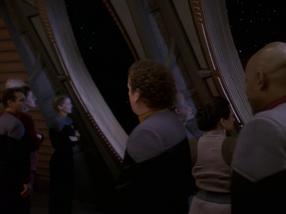 extant_StarTrek_DS9_5x26-CallToArms_00210.jpg