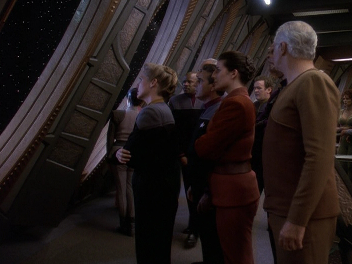 extant_StarTrek_DS9_5x26-CallToArms_00213.jpg
