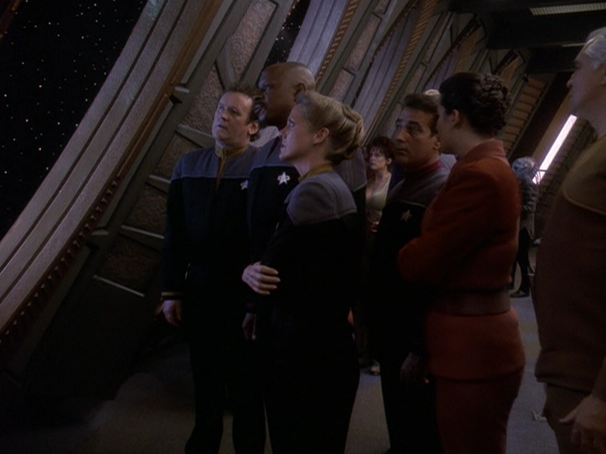 extant_StarTrek_DS9_5x26-CallToArms_00235.jpg