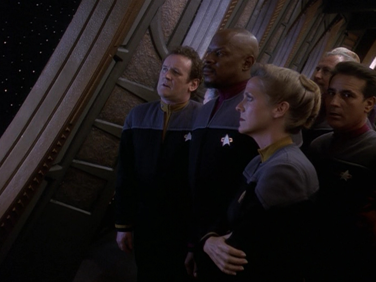 extant_StarTrek_DS9_5x26-CallToArms_00246.jpg