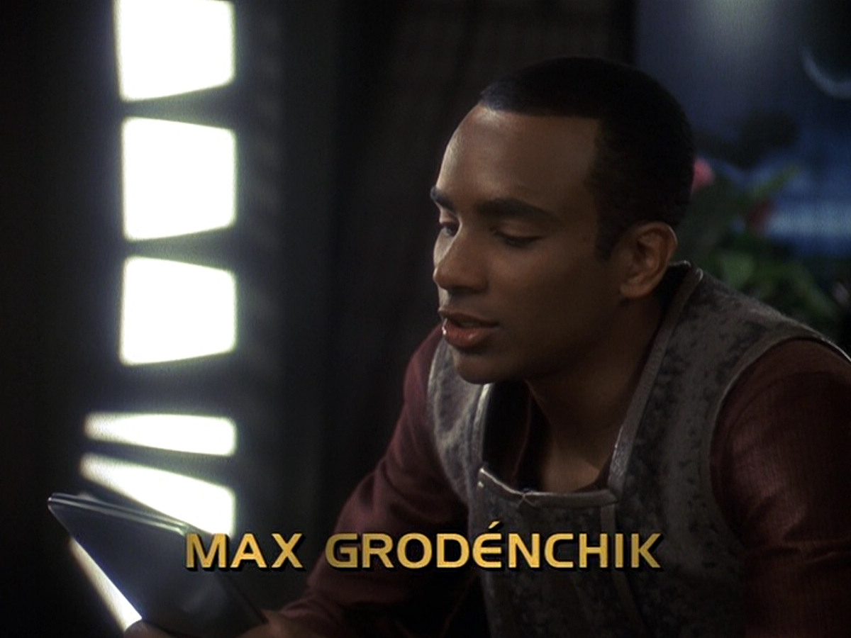 extant_StarTrek_DS9_5x26-CallToArms_00467.jpg