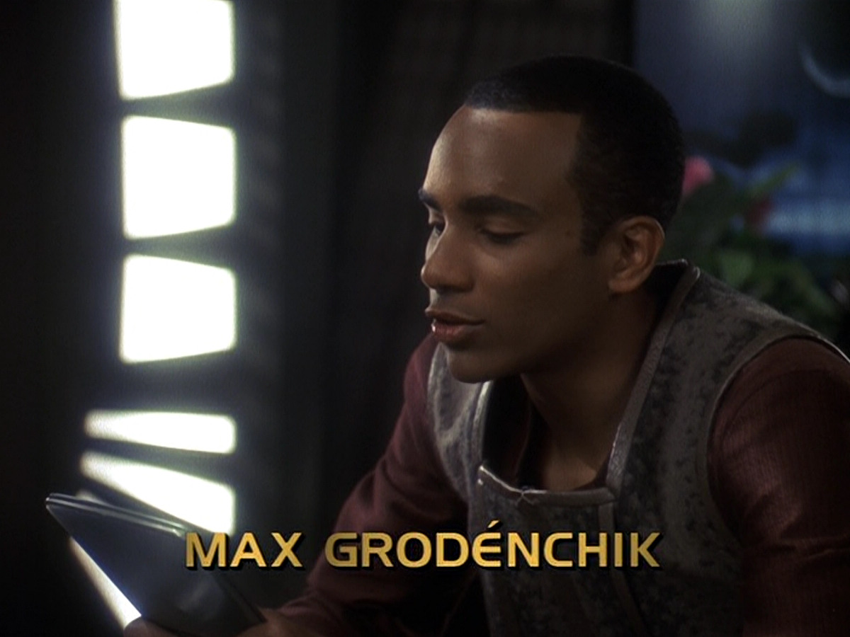 extant_StarTrek_DS9_5x26-CallToArms_00468.jpg