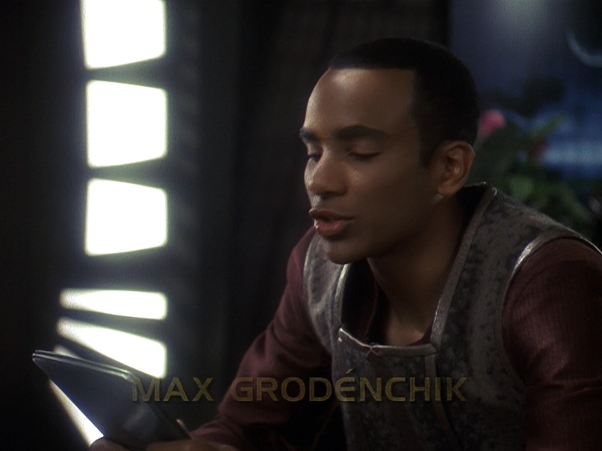 extant_StarTrek_DS9_5x26-CallToArms_00469.jpg