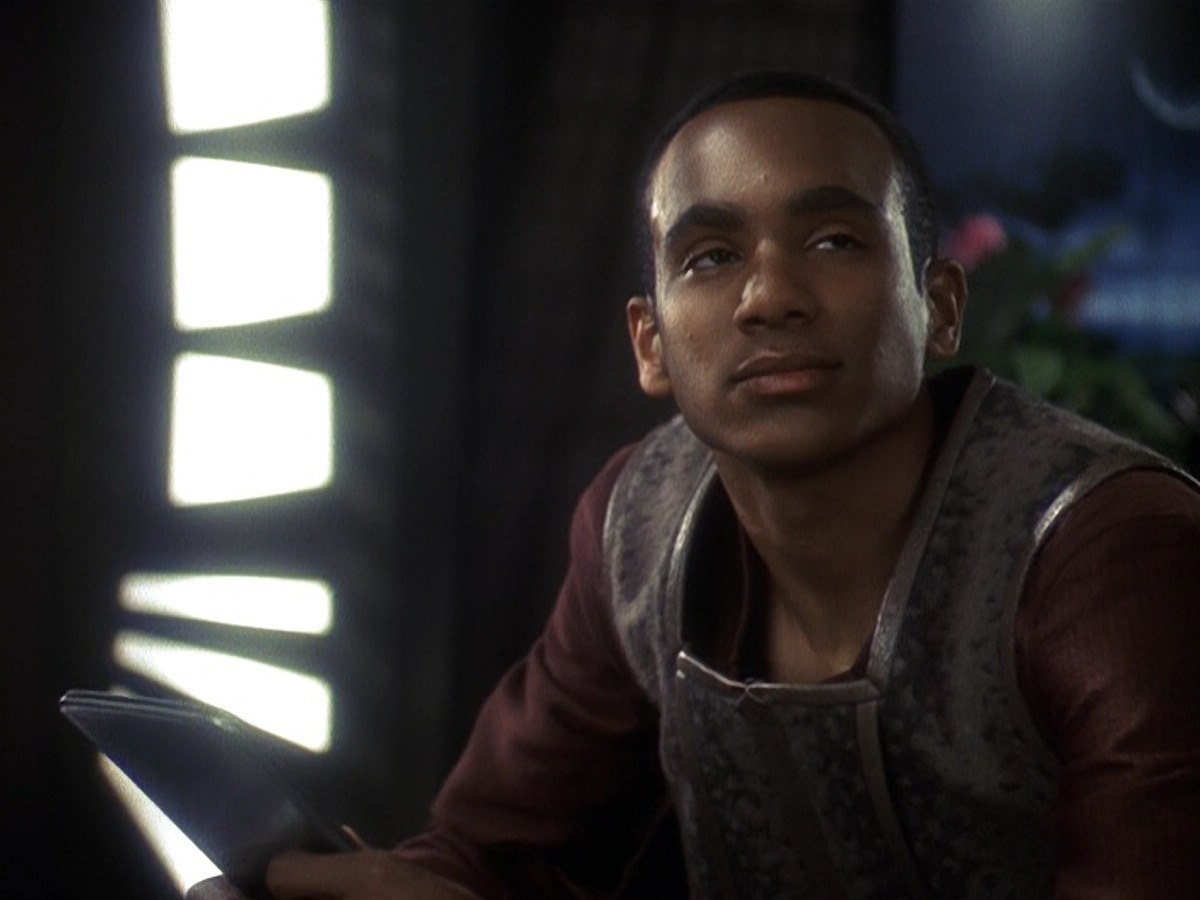 extant_StarTrek_DS9_5x26-CallToArms_00470.jpg