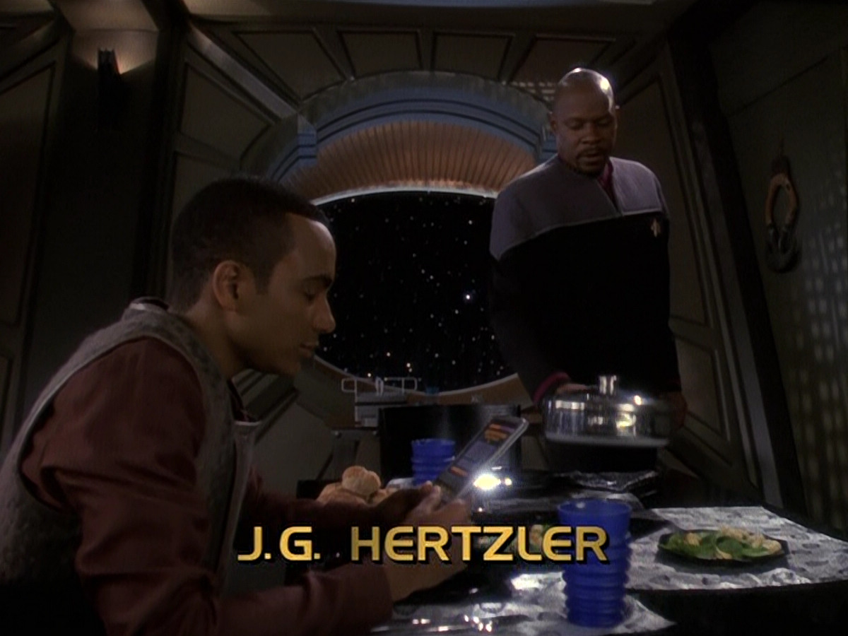 extant_StarTrek_DS9_5x26-CallToArms_00483.jpg