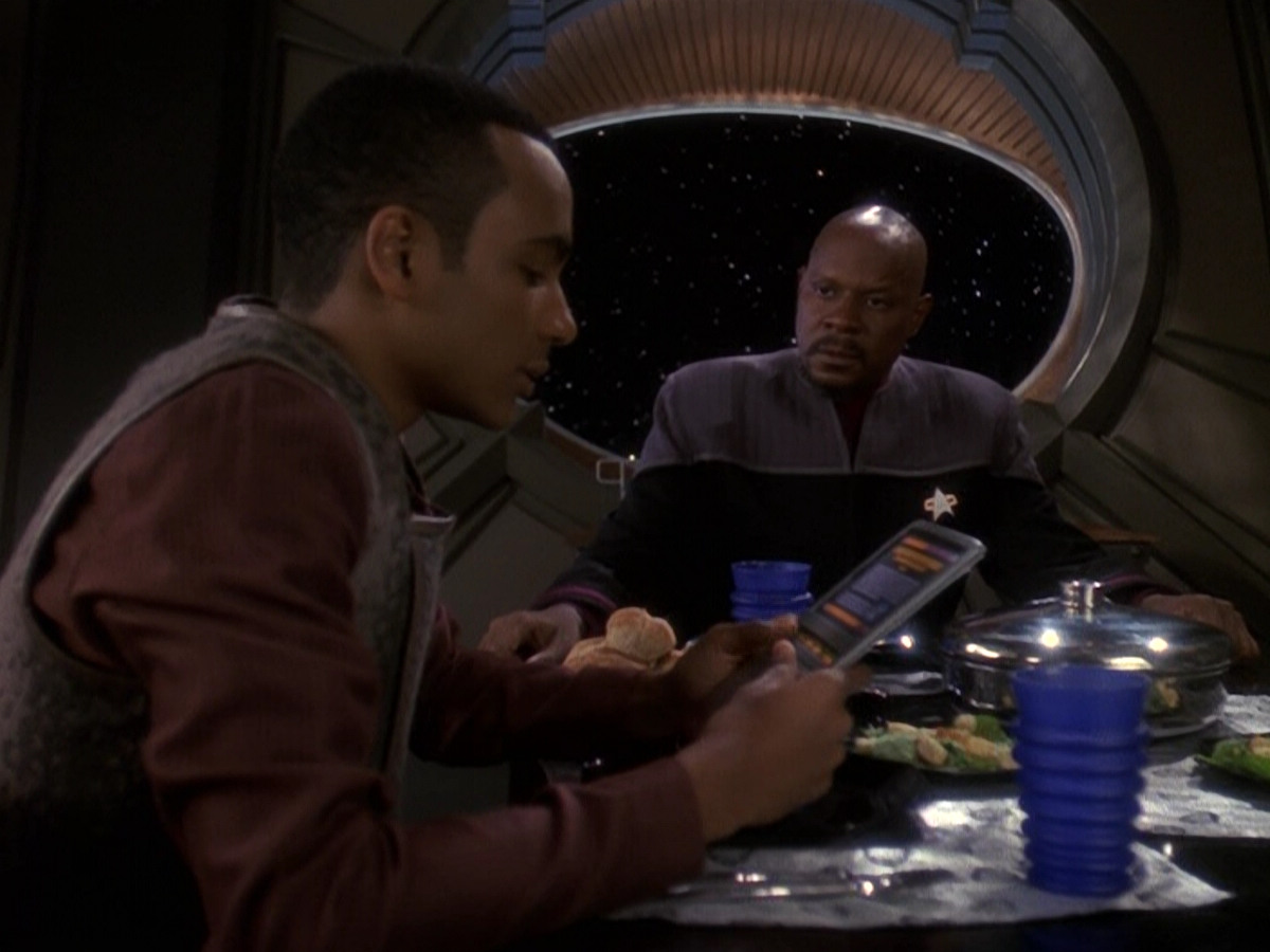 extant_StarTrek_DS9_5x26-CallToArms_00492.jpg