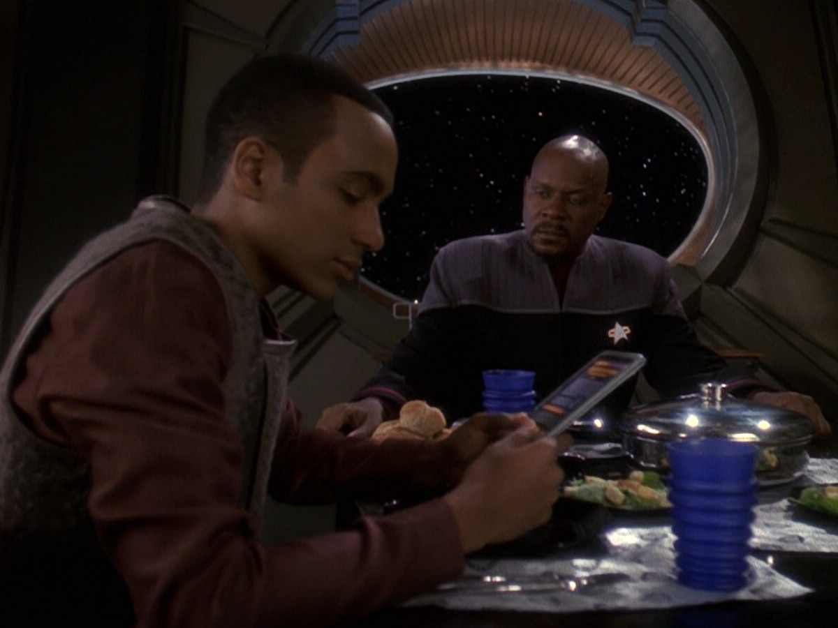 extant_StarTrek_DS9_5x26-CallToArms_00493.jpg