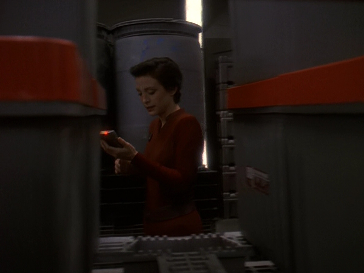 extant_StarTrek_DS9_5x26-CallToArms_00619.jpg