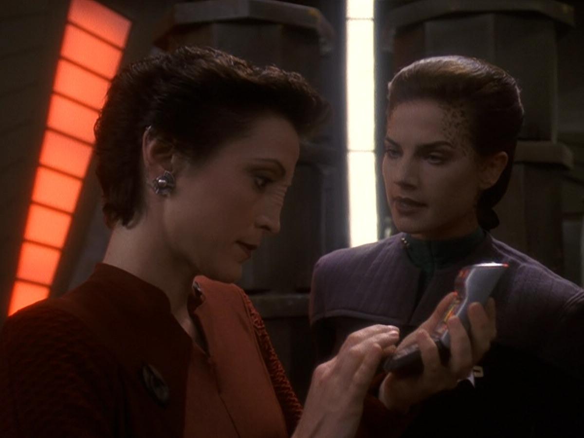extant_StarTrek_DS9_5x26-CallToArms_00634.jpg
