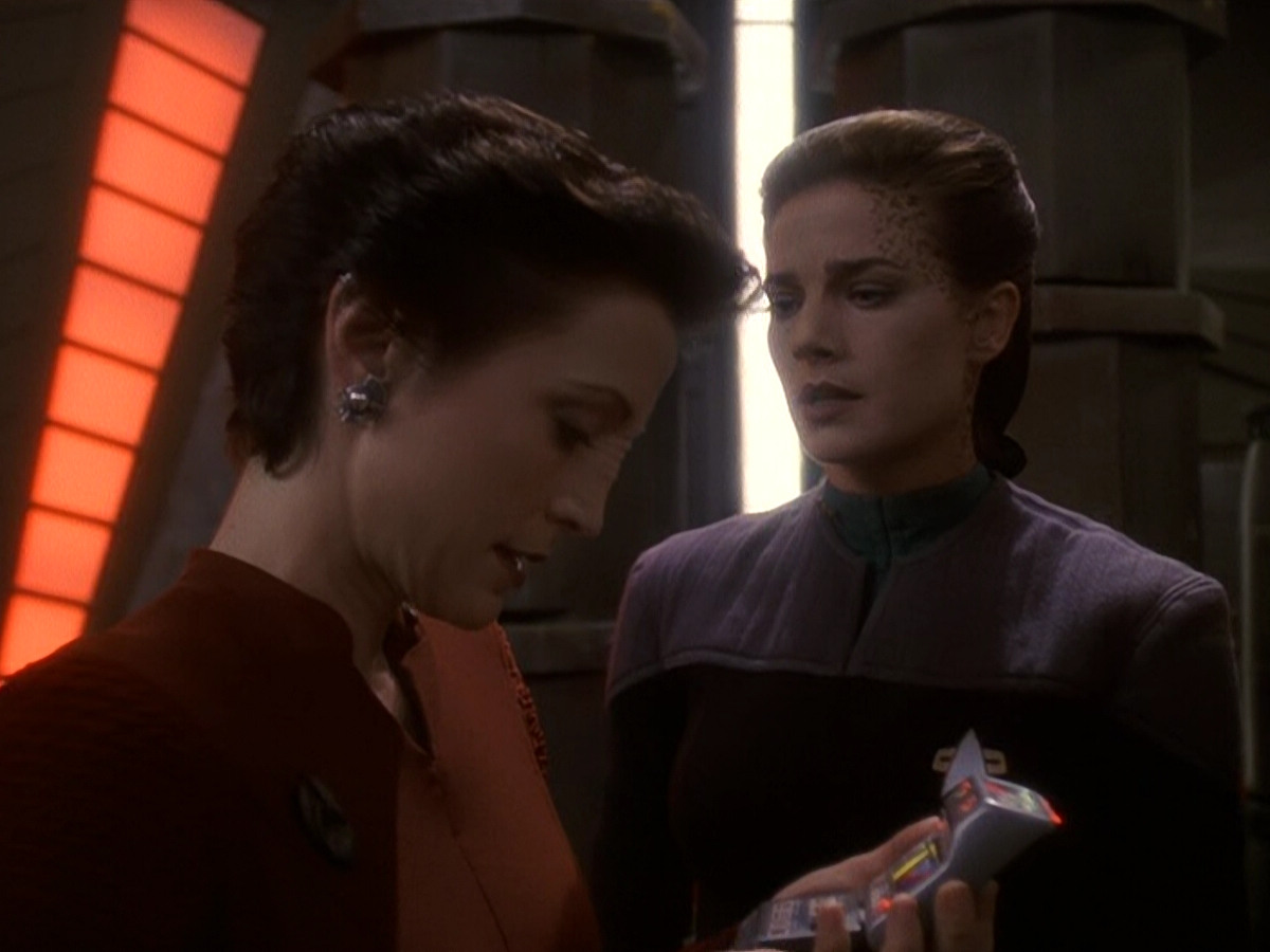 extant_StarTrek_DS9_5x26-CallToArms_00656.jpg