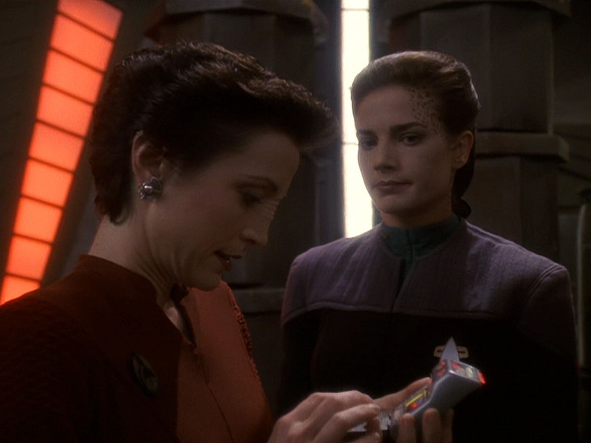 extant_StarTrek_DS9_5x26-CallToArms_00657.jpg