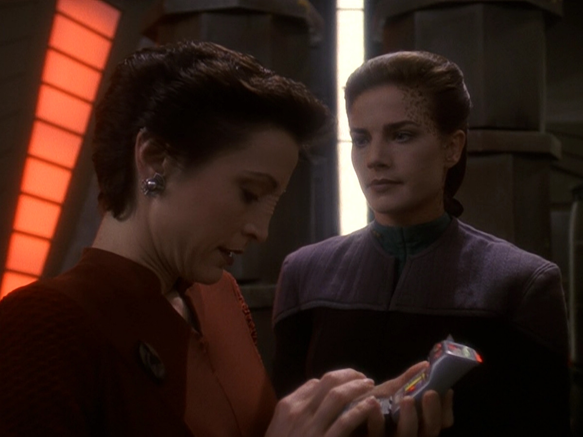 extant_StarTrek_DS9_5x26-CallToArms_00658.jpg