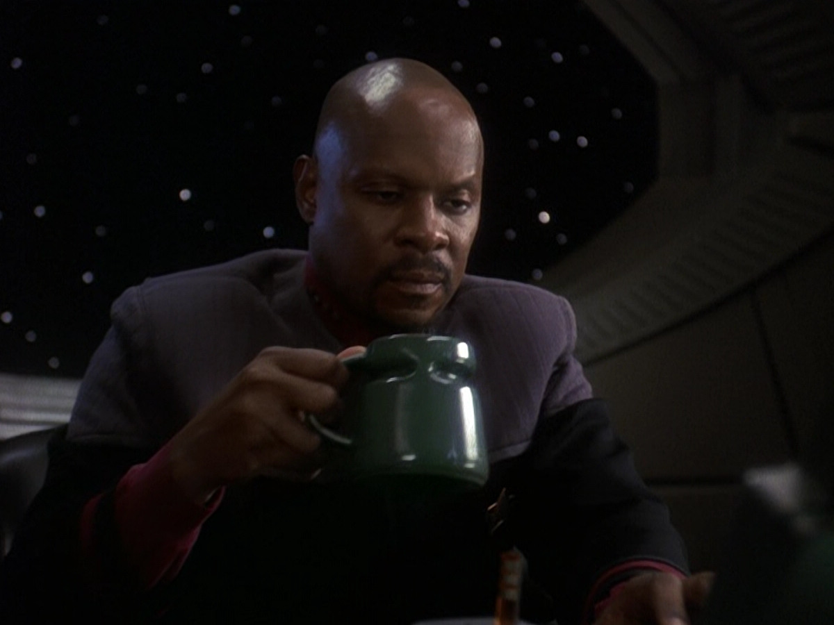 extant_StarTrek_DS9_5x26-CallToArms_00672.jpg