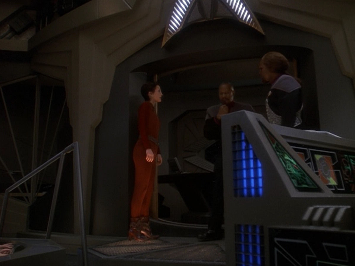 extant_StarTrek_DS9_5x26-CallToArms_01028.jpg