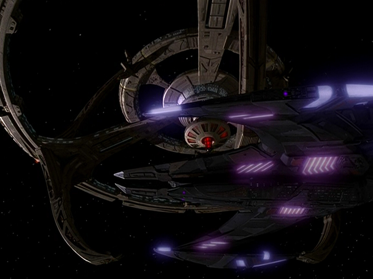extant_StarTrek_DS9_5x26-CallToArms_01287.jpg