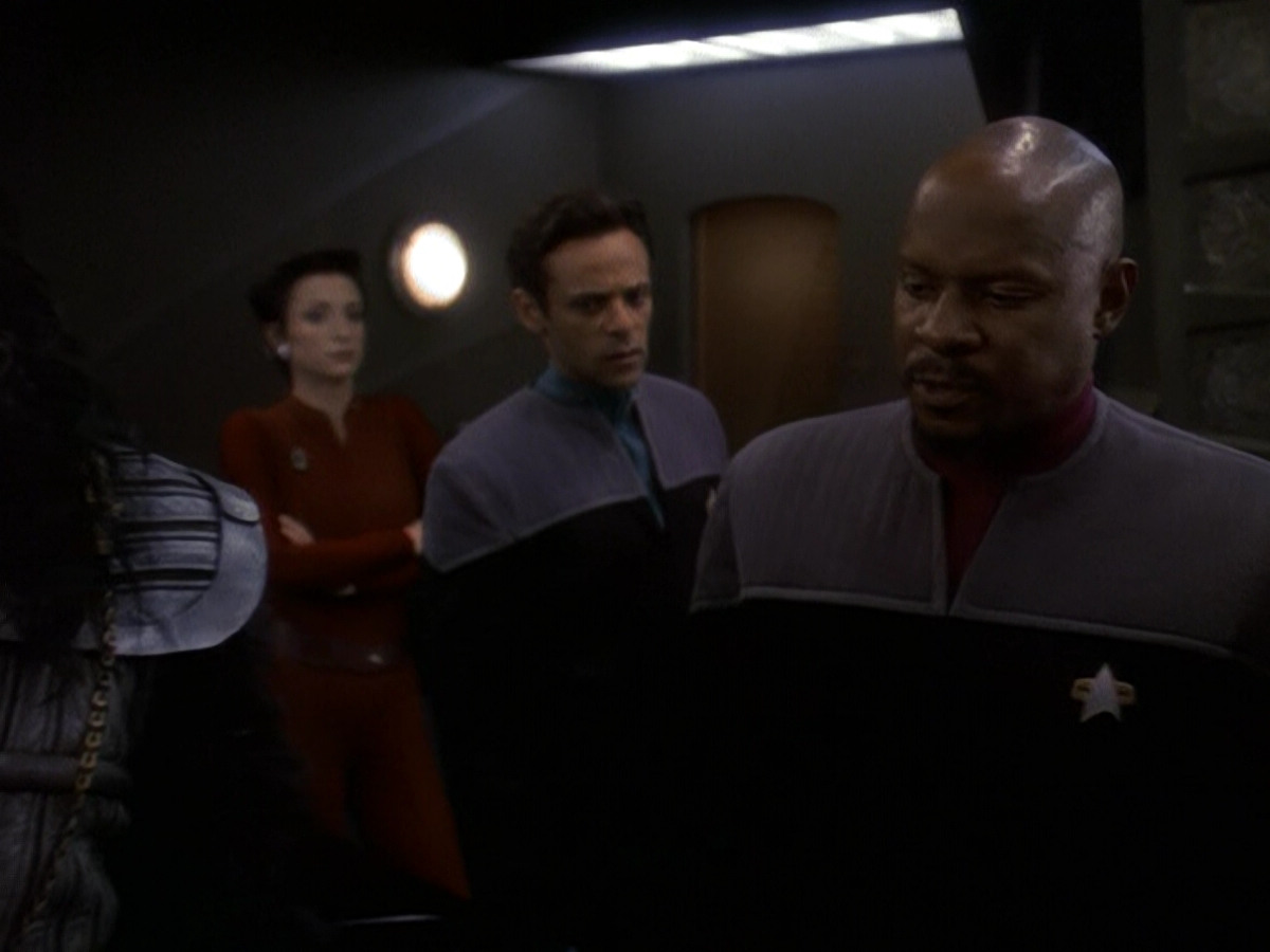 extant_StarTrek_DS9_5x26-CallToArms_01618.jpg