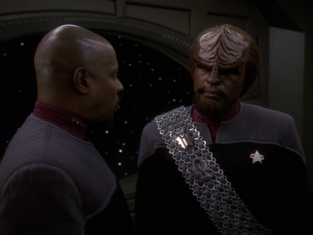 extant_StarTrek_DS9_5x26-CallToArms_01633.jpg