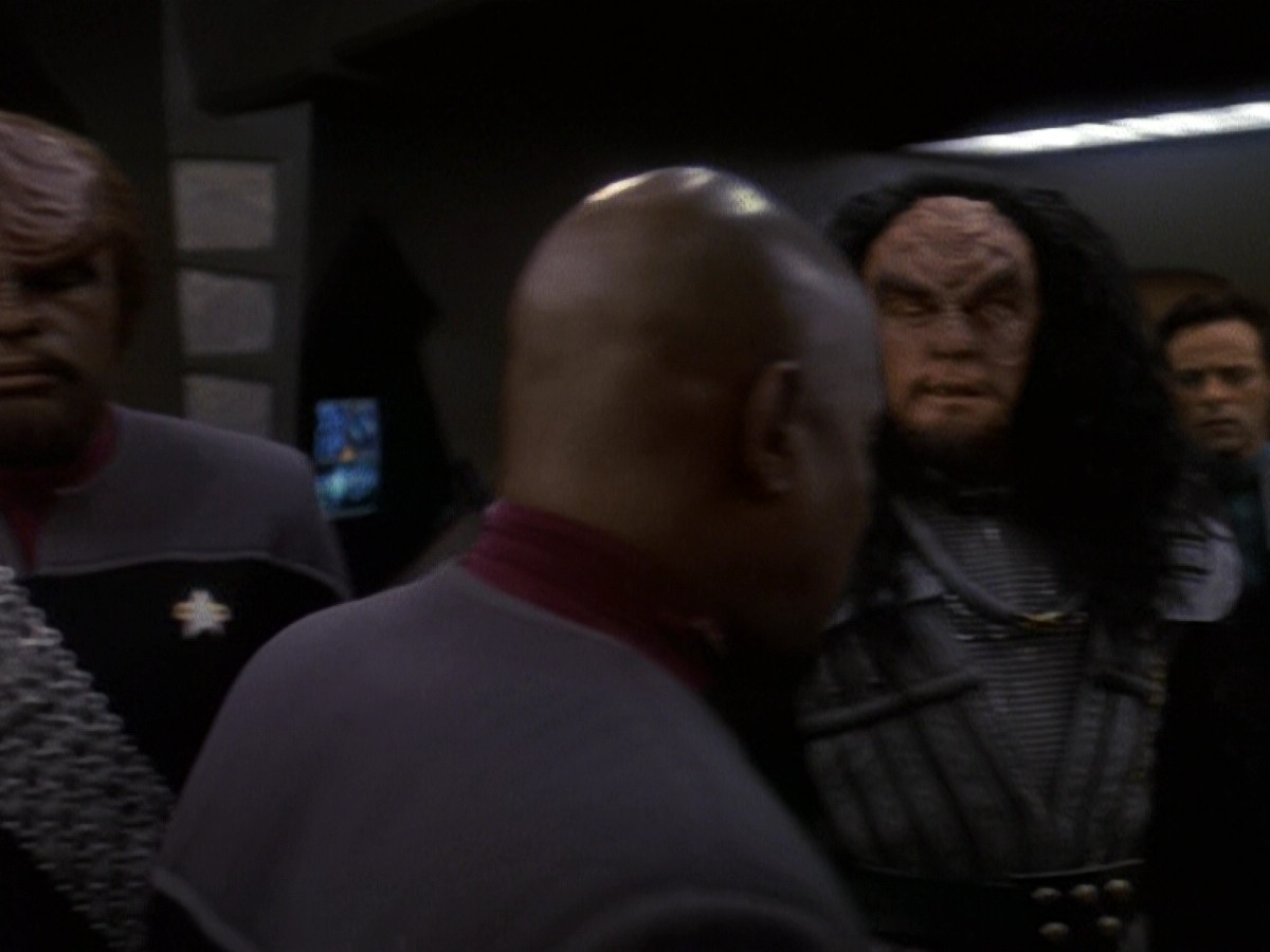 extant_StarTrek_DS9_5x26-CallToArms_01651.jpg